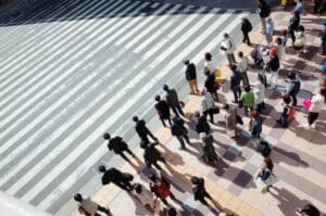 Atravessando a rua. Normas sociais.
