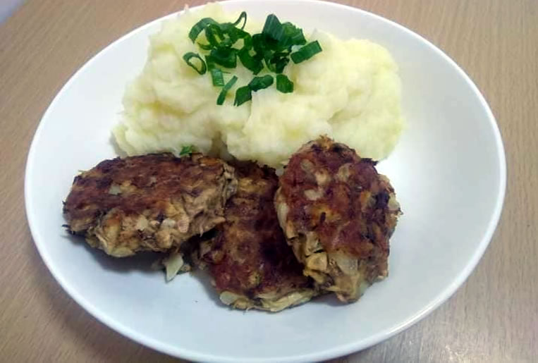 Croquetes de carapau com puré de batata