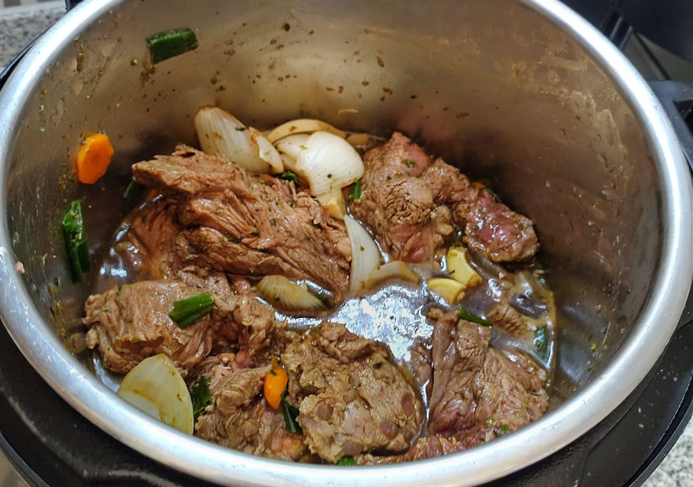 Carne de huachalomo desfiada