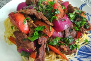 Macarrão Salteado Com Carne